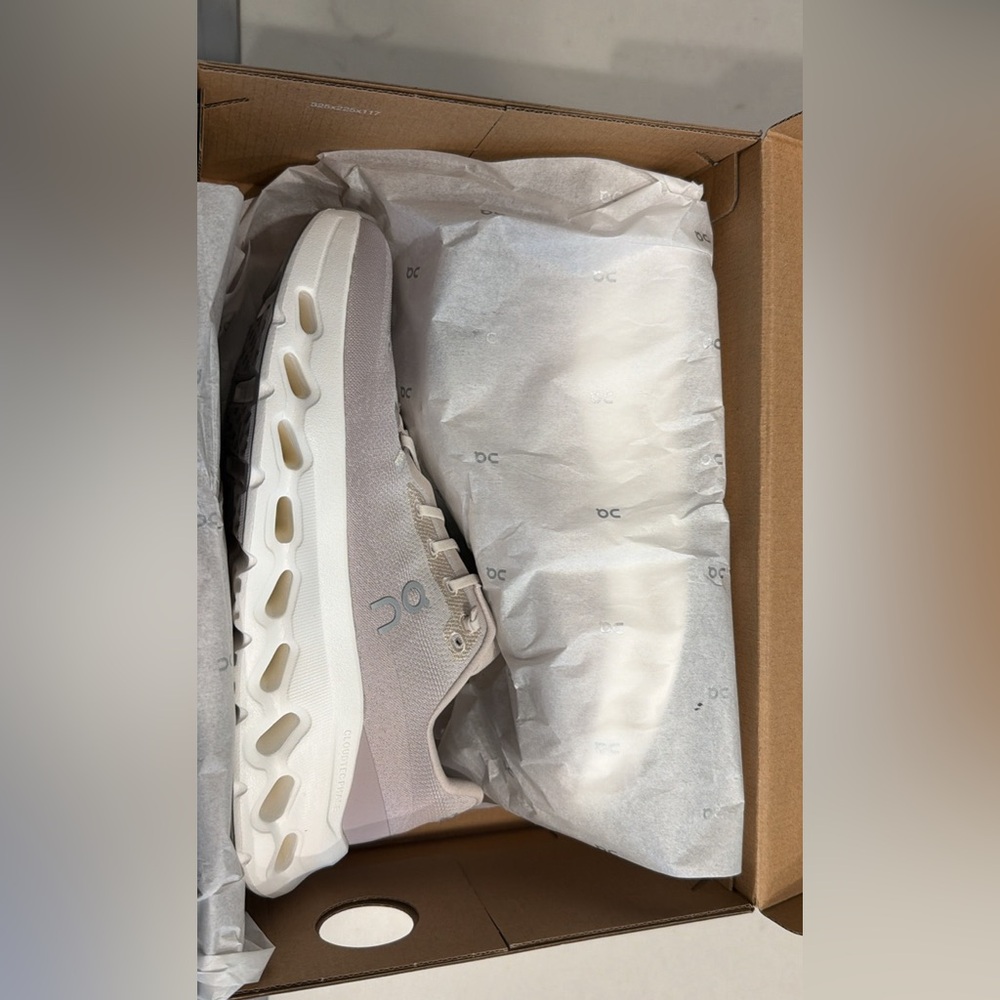SOLD On Running Cloudtilt Lightweight Running Shoe - Light pink/purple